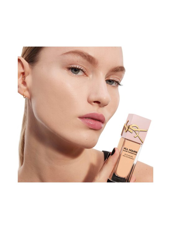 Yves Saint Laurent - All Hours Glow Foundation -meikkivoide - LC1 - photo 3 Yves Saint Laurent - All Hours Glow Foundation -meikkivoide - LC1 | Stockmann - photo 3