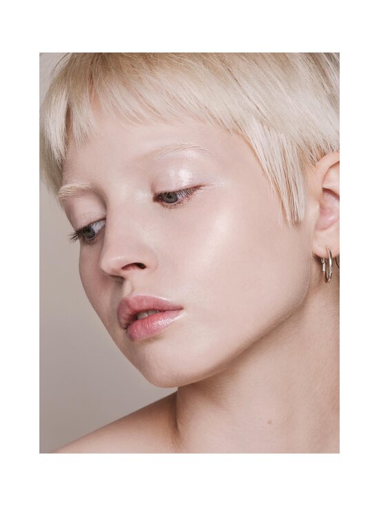 Madara - Skin Equal Foundation -meikkivoide 30 ml - 10 PORCELAIN - photo 2 Madara - Skin Equal Foundation -meikkivoide 30 ml - 10 PORCELAIN | Stockmann - photo 2