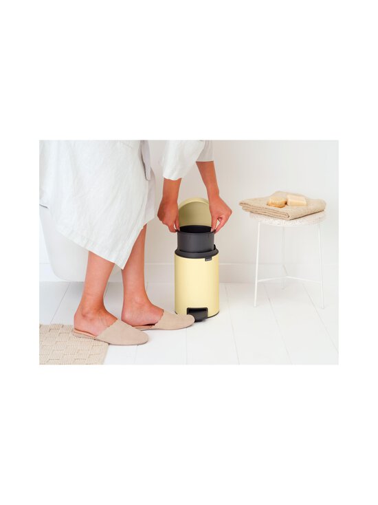 Brabantia - Pedaaliga prügikast NewIcon, 3 l - MELLOW YELLOW - photo 8 Brabantia - Pedaaliga prügikast NewIcon, 3 l - MELLOW YELLOW | Stockmann - photo 8