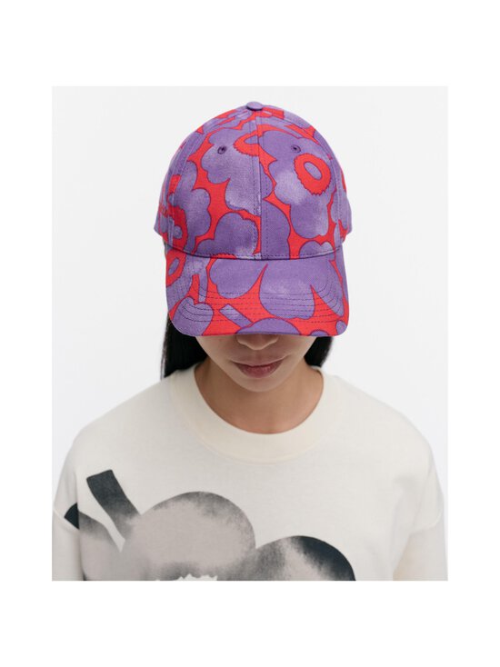 Marimekko - Nokkmüts Kohde Akvarelli Unikko Kioski - 430 LILAC, RED - photo 2 Marimekko - Nokkmüts Kohde Akvarelli Unikko Kioski - 430 LILAC, RED | Stockmann - photo 2