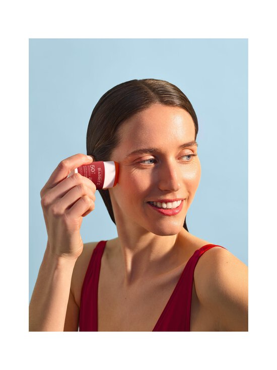 Laboratoires de Biarritz - Invisible Sun Stick SPF50+ -aurinkosuojapuikko - NOCOL - photo 2 Laboratoires de Biarritz - Invisible Sun Stick SPF50+ -aurinkosuojapuikko - NOCOL | Stockmann - photo 2