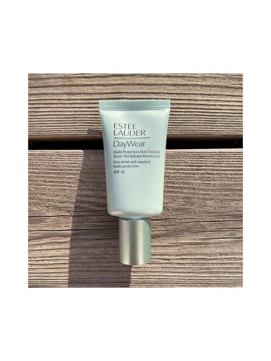Estée Lauder - DayWear Sheer Tint Moisturizer SPF 15 -sävyttävä päivävoide 30 ml - NOCOL - photo 2 Estée Lauder - DayWear Sheer Tint Moisturizer SPF 15 -sävyttävä päivävoide 30 ml - NOCOL | Stockmann - photo 2