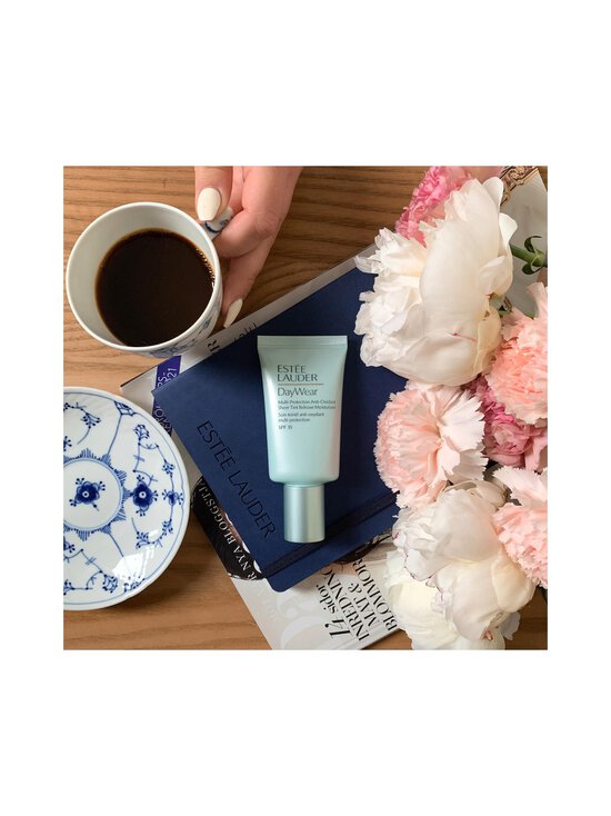 Estée Lauder - DayWear Sheer Tint Moisturizer SPF 15 -sävyttävä päivävoide 30 ml - NOCOL - photo 3 Estée Lauder - DayWear Sheer Tint Moisturizer SPF 15 -sävyttävä päivävoide 30 ml - NOCOL | Stockmann - photo 3
