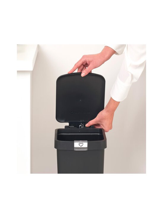 Brabantia - Pedal Bin StepUp -poljinroskakori 10 l - DARK GREY - photo 7 Brabantia - Pedal Bin StepUp -poljinroskakori 10 l - DARK GREY | Stockmann - photo 7