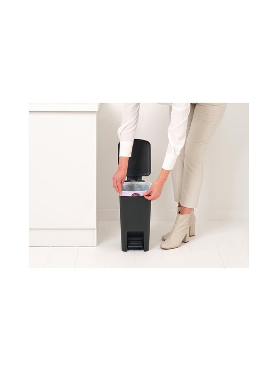 Brabantia - Pedal Bin StepUp -poljinroskakori 10 l - DARK GREY - photo 9 Brabantia - Pedal Bin StepUp -poljinroskakori 10 l - DARK GREY | Stockmann - photo 9