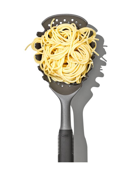OXO - Pasta Scoop Strainer -siivilä - GREY, BLACK - photo 4 OXO - Pasta Scoop Strainer -siivilä - GREY, BLACK | Stockmann - photo 4