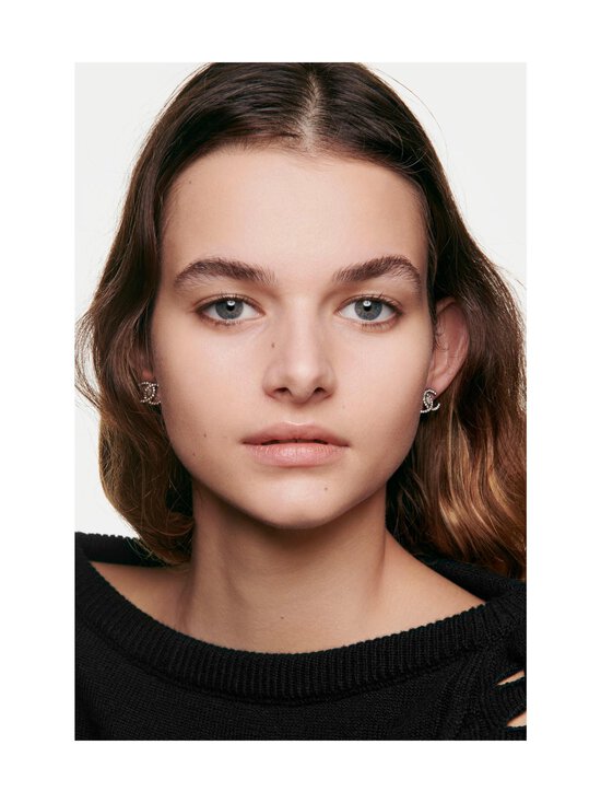 CHANEL - LES BEIGES FOUNDATION Healthy Glow Foundation Hydration And Longwear - B20 - photo 3 CHANEL - LES BEIGES FOUNDATION Healthy Glow Foundation Hydration And Longwear - B20 | Stockmann - photo 3