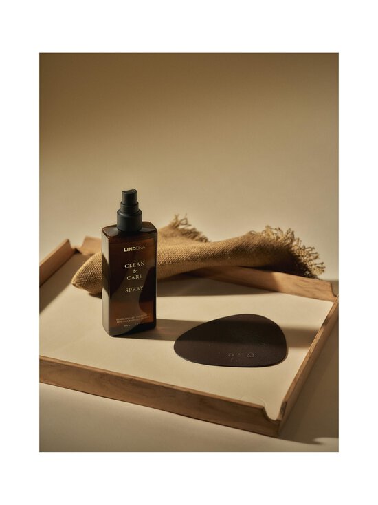 Lind DNA - Clean & Care Spray - puhdistus- ja hoitosuihke LindDNA-kierrätysnahkatuotteille 200 ml - BROWN | Stockmann - photo 4