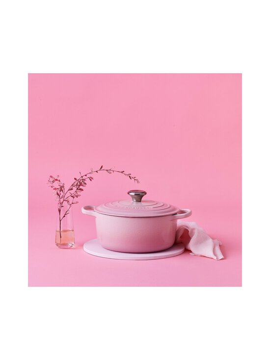 Le Creuset - Signature Round Casserole -valurautapannu 24 cm - SHELL PINK | Stockmann - photo 7