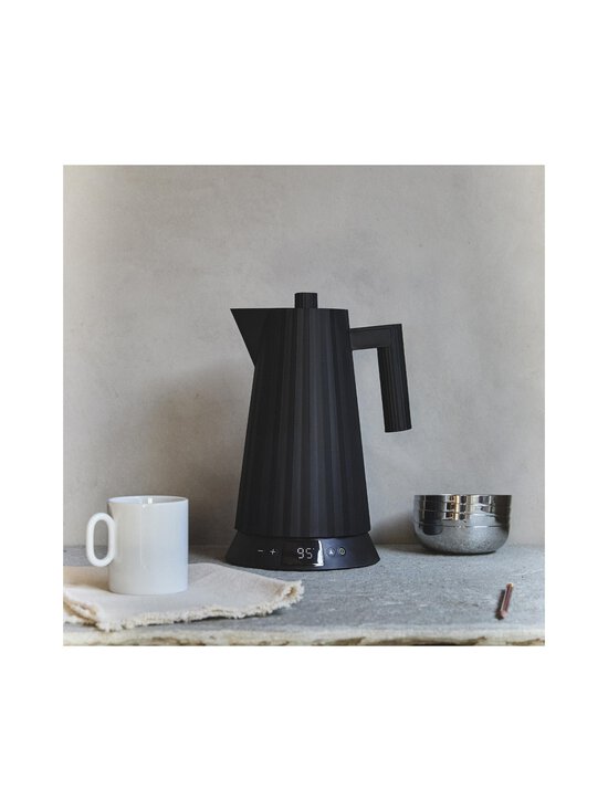 Alessi - Temperatuuri reguleerimisega veekeetja Plissé 1,7 l - B BLACK - photo 4 Alessi - Temperatuuri reguleerimisega veekeetja Plissé 1,7 l - B BLACK | Stockmann - photo 4