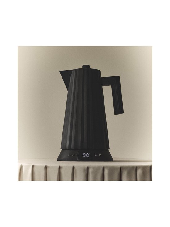 Alessi - Temperatuuri reguleerimisega veekeetja Plissé 1,7 l - B BLACK - photo 5 Alessi - Temperatuuri reguleerimisega veekeetja Plissé 1,7 l - B BLACK | Stockmann - photo 5