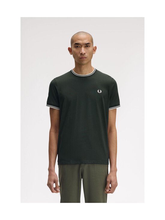 Fred Perry - Twin Tipped krekls - T50 NIGHTGREEN/SNWHT - photo 3 Fred Perry - Twin Tipped krekls - T50 NIGHTGREEN/SNWHT | Stockmann - photo 3