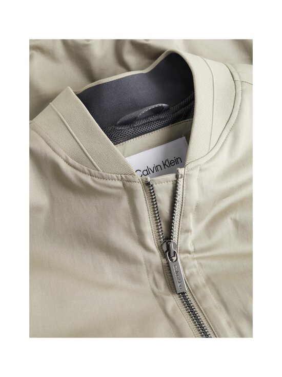 Calvin Klein Menswear - Sateen Stretch Hero Bomber -takki - PC7 LONDON FOG - photo 3 Calvin Klein Menswear - Sateen Stretch Hero Bomber -takki - PC7 LONDON FOG | Stockmann - photo 3