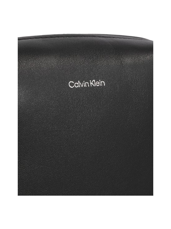 Calvin Klein Bags & Accessories - Nahkkott Reporter S - BEH CK BLACK - photo 4 Calvin Klein Bags & Accessories - Nahkkott Reporter S - BEH CK BLACK | Stockmann - photo 4