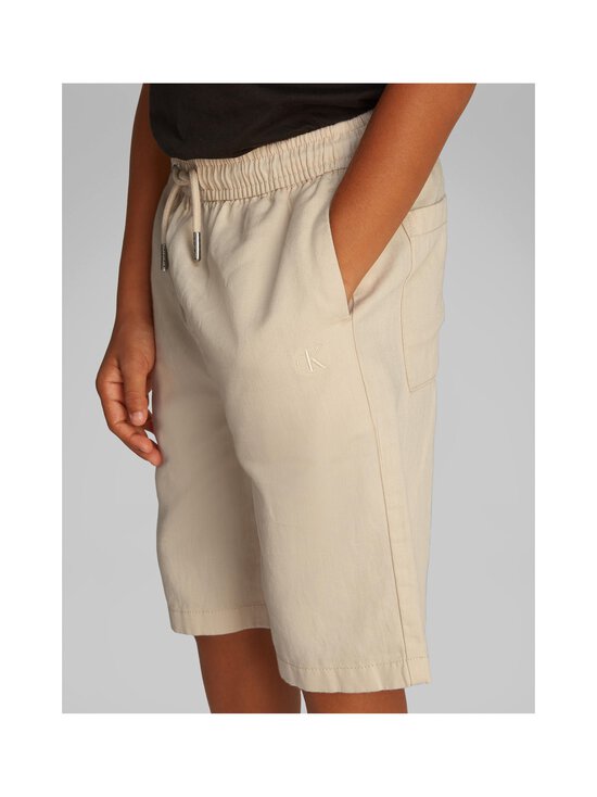 Calvin Klein Kids - Pellavasekoiteshortsit - PD1 OYSTER GRAY - photo 5 Calvin Klein Kids - Pellavasekoiteshortsit - PD1 OYSTER GRAY | Stockmann - photo 5