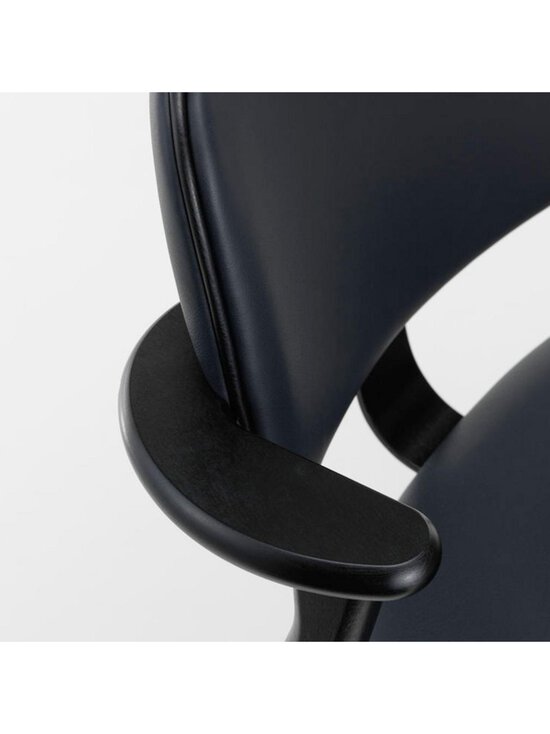 Artek - Domus-tuoli istuin- ja selkänojaverhoiltu Spectrum-nahka marine / petsattu musta - BLUE | Stockmann - photo 3
