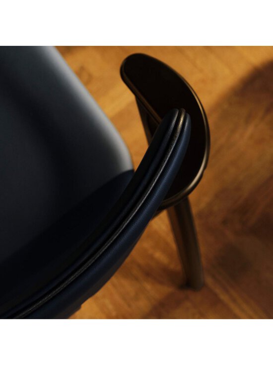 Artek - Domus-tuoli istuin- ja selkänojaverhoiltu Spectrum-nahka marine / petsattu musta - BLUE | Stockmann - photo 8