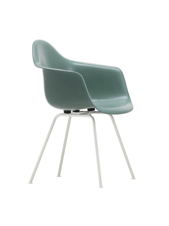 Eames DAX Fiberglass -tuoli käsinojilla