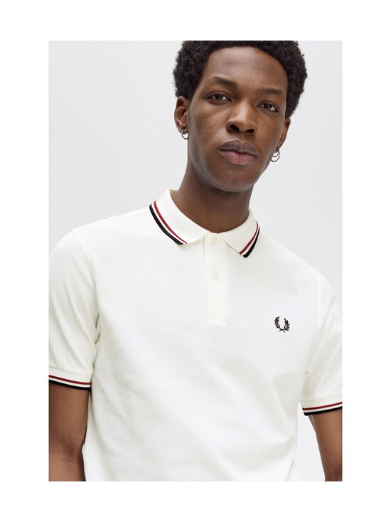 Fred Perry - Twin Tipped -pikeepaita - T60 SNWHT/BRED/NVY - photo 5 Fred Perry - Twin Tipped -pikeepaita - T60 SNWHT/BRED/NVY | Stockmann - photo 5