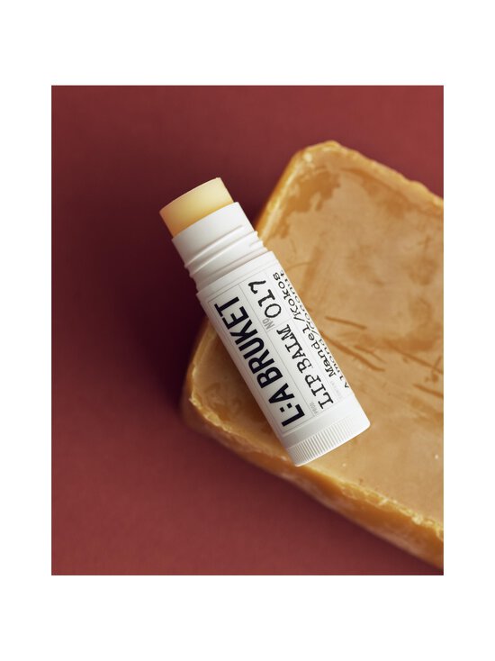 L:A Bruket - No 017 Lip Balm Aalmond/Coconut lūpu balzams 17 ml - NOCOL - photo 5 L:A Bruket - No 017 Lip Balm Aalmond/Coconut lūpu balzams 17 ml - NOCOL | Stockmann - photo 5