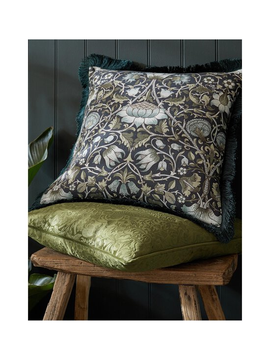 William Morris At Home - Dekoratiivpadi Cushion Strawberry Thief Embossed 50 x 50 cm - 33 EMBOSSED OLIVE - photo 3 William Morris At Home - Dekoratiivpadi Cushion Strawberry Thief Embossed 50 x 50 cm - 33 EMBOSSED OLIVE | Stockmann - photo 3