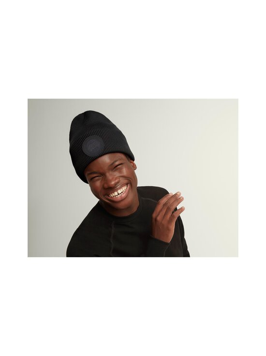 Canada Goose - Merinovillane müts Arctic Toque - 9381 BLACK/BLACK - NOIR/NOIR - photo 2 Canada Goose - Merinovillane müts Arctic Toque - 9381 BLACK/BLACK - NOIR/NOIR | Stockmann - photo 2