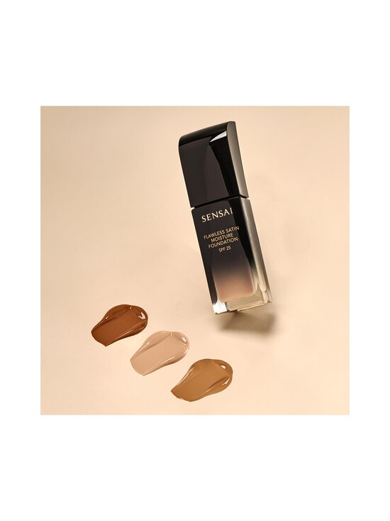 SENSAI - Jumestuskreem Flawless Satin Moisture Foundation SPF 25, 30 ml - FS204 HONEY BEIGE - photo 3 SENSAI - Jumestuskreem Flawless Satin Moisture Foundation SPF 25, 30 ml - FS204 HONEY BEIGE | Stockmann - photo 3