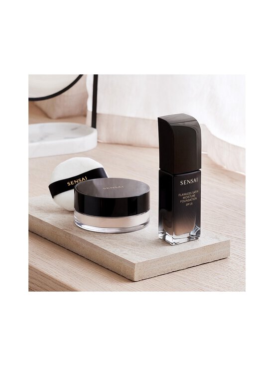 SENSAI - Jumestuskreem Flawless Satin Moisture Foundation SPF 25, 30 ml - FS204 HONEY BEIGE - photo 5 SENSAI - Jumestuskreem Flawless Satin Moisture Foundation SPF 25, 30 ml - FS204 HONEY BEIGE | Stockmann - photo 5