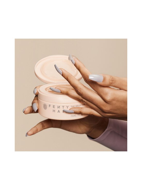 Fenty Hair - The Gelly Type Strong Hold Gel matu želeja 200 ml - NOCOL - photo 5 Fenty Hair - The Gelly Type Strong Hold Gel matu želeja 200 ml - NOCOL | Stockmann - photo 5