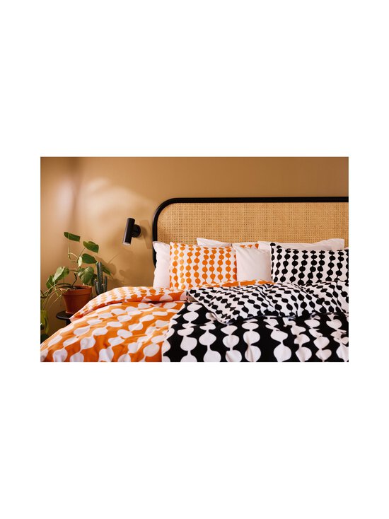 Finlayson - Voodipesukomplekt Pampula 150 x 210 + 50 x 60 cm - ORANGE/WHITE - photo 3 Finlayson - Voodipesukomplekt Pampula 150 x 210 + 50 x 60 cm - ORANGE/WHITE | Stockmann - photo 3