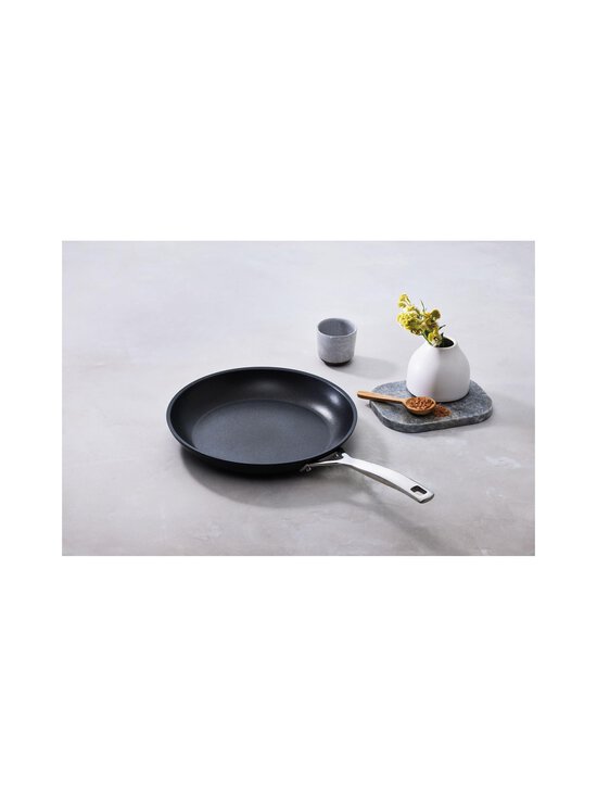 Le Creuset - Praepann Shallow Frying Pan Set, 2 tk, 24 & 28 cm - BLACK | Stockmann - photo 4