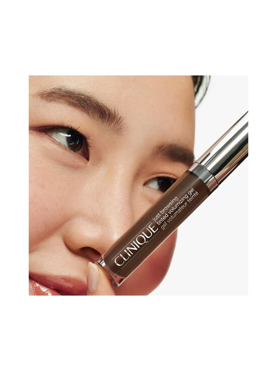 Clinique - Just Browsing Tinted Volumizing Gel -sävytetty kulmageeli - SOFT BROWN - photo 4 Clinique - Just Browsing Tinted Volumizing Gel -sävytetty kulmageeli - SOFT BROWN | Stockmann - photo 4
