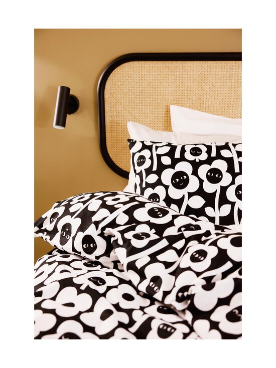 Finlayson - Voodipesukomplekt Kukkariemu 150 x 210 + 50 x 60 cm - BLACK/WHITE - photo 2 Finlayson - Voodipesukomplekt Kukkariemu 150 x 210 + 50 x 60 cm - BLACK/WHITE | Stockmann - photo 2