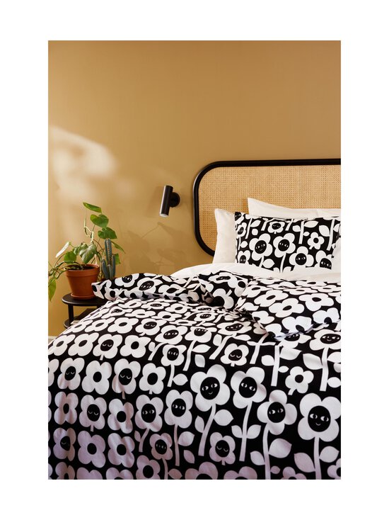 Finlayson - Voodipesukomplekt Kukkariemu 150 x 210 + 50 x 60 cm - BLACK/WHITE - photo 3 Finlayson - Voodipesukomplekt Kukkariemu 150 x 210 + 50 x 60 cm - BLACK/WHITE | Stockmann - photo 3