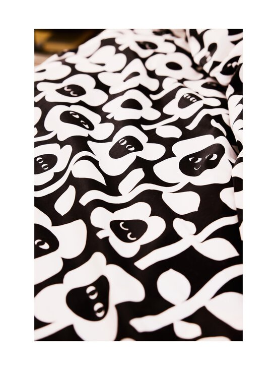 Finlayson - Voodipesukomplekt Kukkariemu 150 x 210 + 50 x 60 cm - BLACK/WHITE - photo 4 Finlayson - Voodipesukomplekt Kukkariemu 150 x 210 + 50 x 60 cm - BLACK/WHITE | Stockmann - photo 4