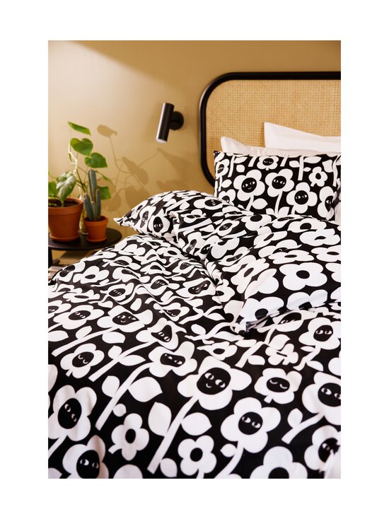 Finlayson - Voodipesukomplekt Kukkariemu 150 x 210 + 50 x 60 cm - BLACK/WHITE - photo 6 Finlayson - Voodipesukomplekt Kukkariemu 150 x 210 + 50 x 60 cm - BLACK/WHITE | Stockmann - photo 6