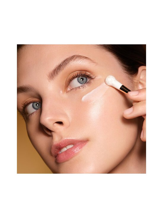 Estée Lauder - Re-Nutriv Ultimate Diamond Age Reversal Eye Cream -silmänympärysvoide - NOCOL - photo 4 Estée Lauder - Re-Nutriv Ultimate Diamond Age Reversal Eye Cream -silmänympärysvoide - NOCOL | Stockmann - photo 4