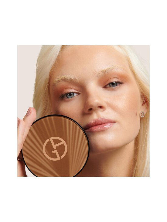 Armani - Luminous Silk Sunlit Creamy Bronzing Powder -aurinkopuuteri - 90 GOLDEN SUNRAYS - photo 4 Armani - Luminous Silk Sunlit Creamy Bronzing Powder -aurinkopuuteri - 90 GOLDEN SUNRAYS | Stockmann - photo 4