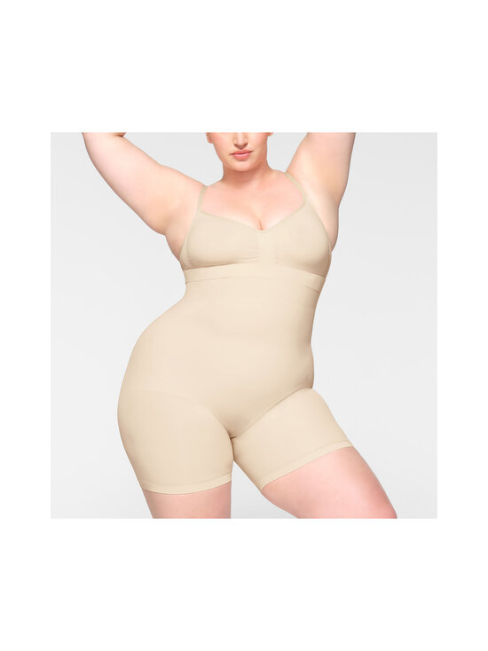 SKIMS - Seamless Sculpt Mid Thigh - muotoilevat shortsit - SAND | Stockmann - photo 2