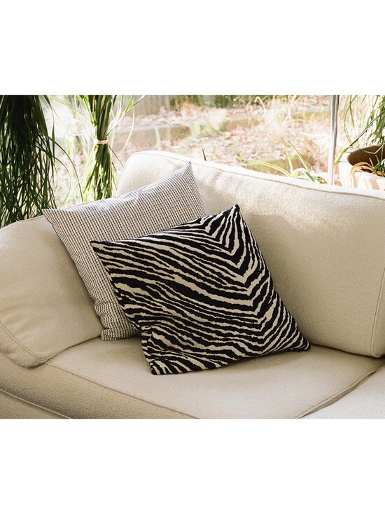 Artek - Zebra-tyynynpäällinen 50x50 cm - MUSTA,VALKOINEN - photo 2 Artek - Zebra-tyynynpäällinen 50x50 cm - MUSTA,VALKOINEN | Stockmann - photo 2