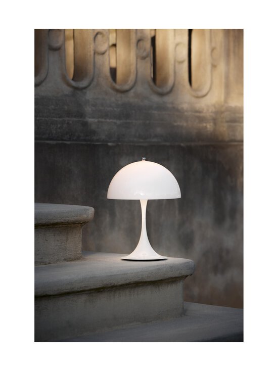 Louis Poulsen - Panthella 250 Portable -pöytävalaisin 250 x 335 mm - OPAL WHITE - photo 10 Louis Poulsen - Panthella 250 Portable -pöytävalaisin 250 x 335 mm - OPAL WHITE | Stockmann - photo 10