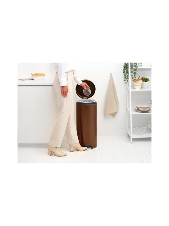 Brabantia - New Icon Pedal Bin atkritumu tvertne ar pedāli 30 l - WARM BRONZE - photo 4 Brabantia - New Icon Pedal Bin atkritumu tvertne ar pedāli 30 l - WARM BRONZE | Stockmann - photo 4