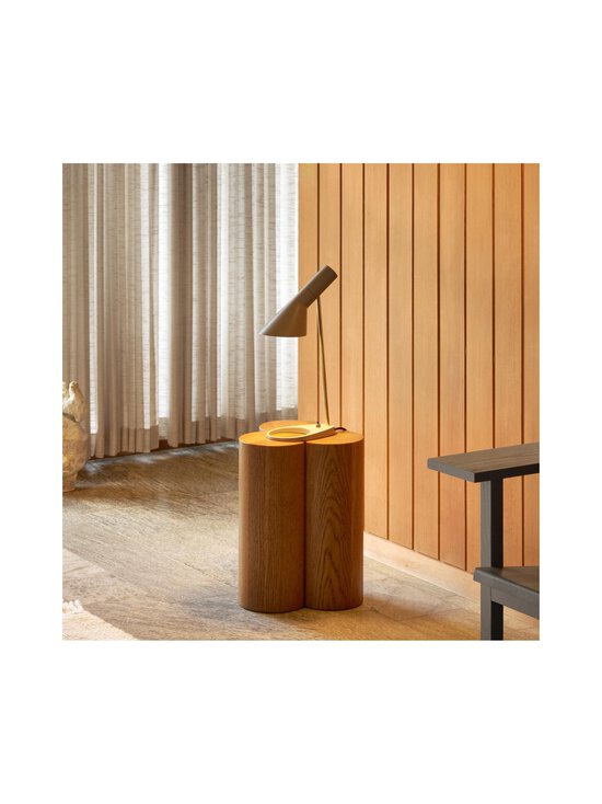 Louis Poulsen - AJ Mini -pöytävalaisin - BRASS/WARM GREY - photo 4 Louis Poulsen - AJ Mini -pöytävalaisin - BRASS/WARM GREY | Stockmann - photo 4