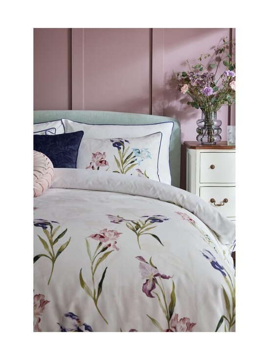 Laura Ashley - Hawling Irises satīna gultasveļas komplekts - 65 GRAPE PURPLE - photo 2 Laura Ashley - Hawling Irises satīna gultasveļas komplekts - 65 GRAPE PURPLE | Stockmann - photo 2