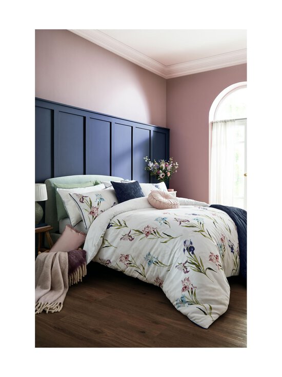 Laura Ashley - Hawling Irises satīna gultasveļas komplekts - 65 GRAPE PURPLE - photo 4 Laura Ashley - Hawling Irises satīna gultasveļas komplekts - 65 GRAPE PURPLE | Stockmann - photo 4