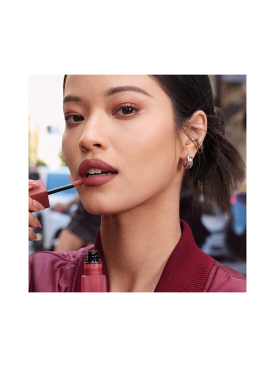 Maybelline - Superstay Teddy Tint -nestemäinen huulipuna - 105 VELVET CHOCKER | Stockmann - photo 8