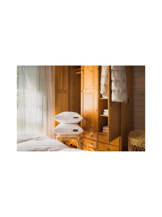 Joutsen - 90th Anniversary Fluffy - keskikorkea untuvatyyny, 900 g - WHITE | Stockmann - photo 3