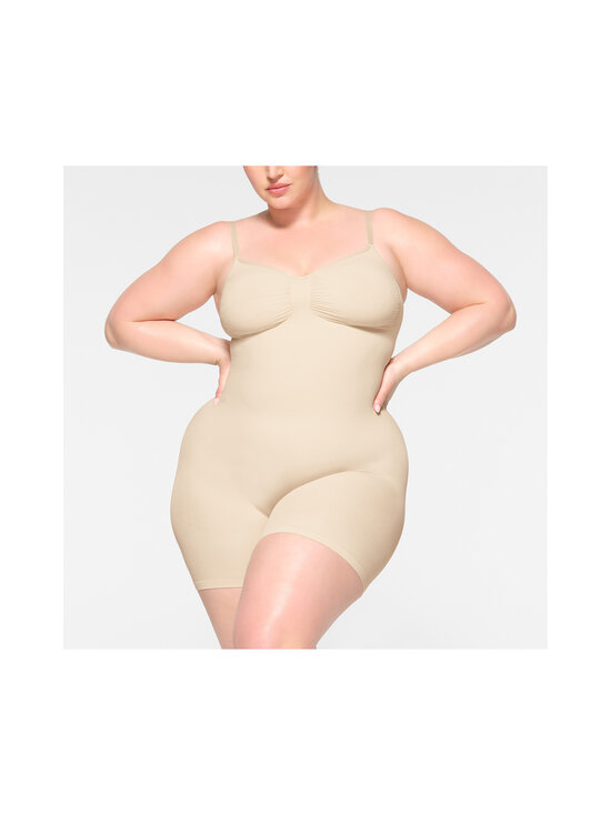 SKIMS - Seamless Sculpt Mid Thigh -shortsibody - SAND | Stockmann - photo 2