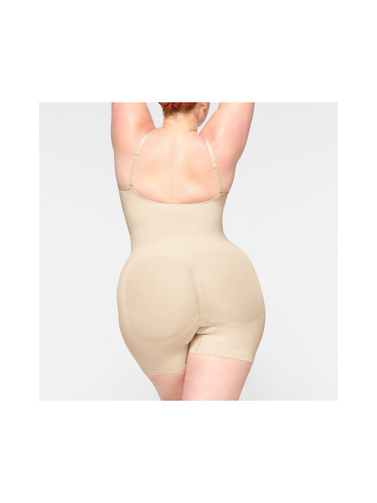 SKIMS - Seamless Sculpt Mid Thigh -shortsibody - SAND | Stockmann - photo 3