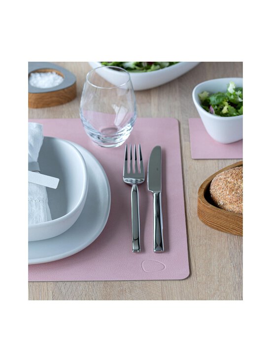 Lind DNA - Square L Nupo ādas galda paliktnis - ROSE - photo 2 Lind DNA - Square L Nupo ādas galda paliktnis - ROSE | Stockmann - photo 2